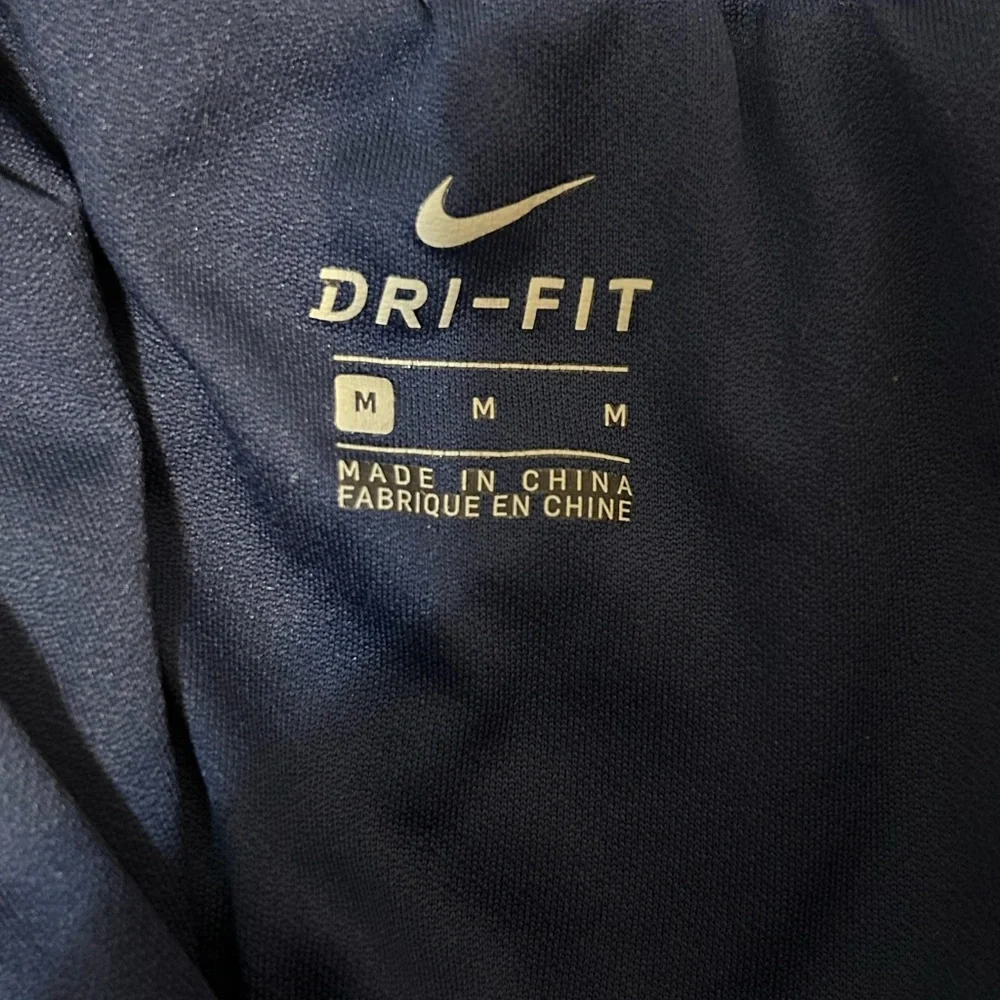 D1- Nike shorts, activewear, athletic shorts, blue, Medium, Med, M